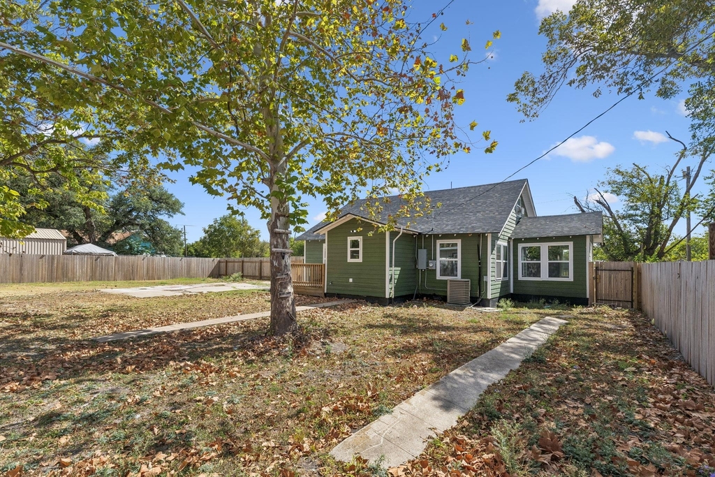 223 Nw Front St - Photo 34