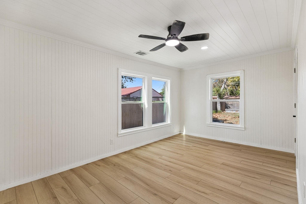 223 Nw Front St - Photo 14