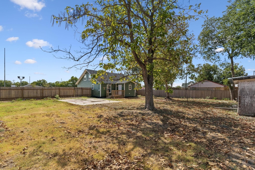 223 Nw Front St - Photo 32