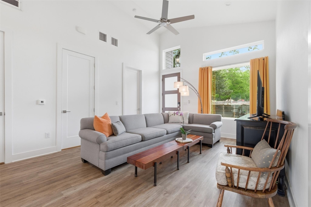 5909 Nancy Dr - Photo 4