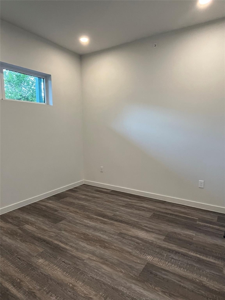 4004 Banister Ln - Photo 2