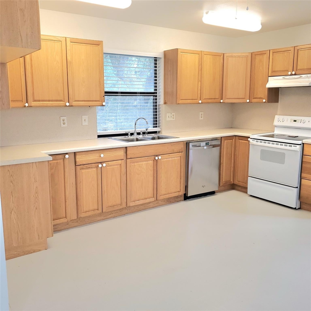 1052 Hidden Hills Dr - Photo 3