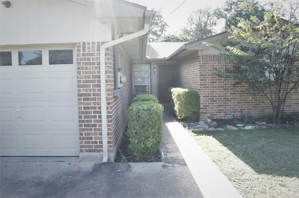 3702 Rocky Hollow Trl - Photo 4