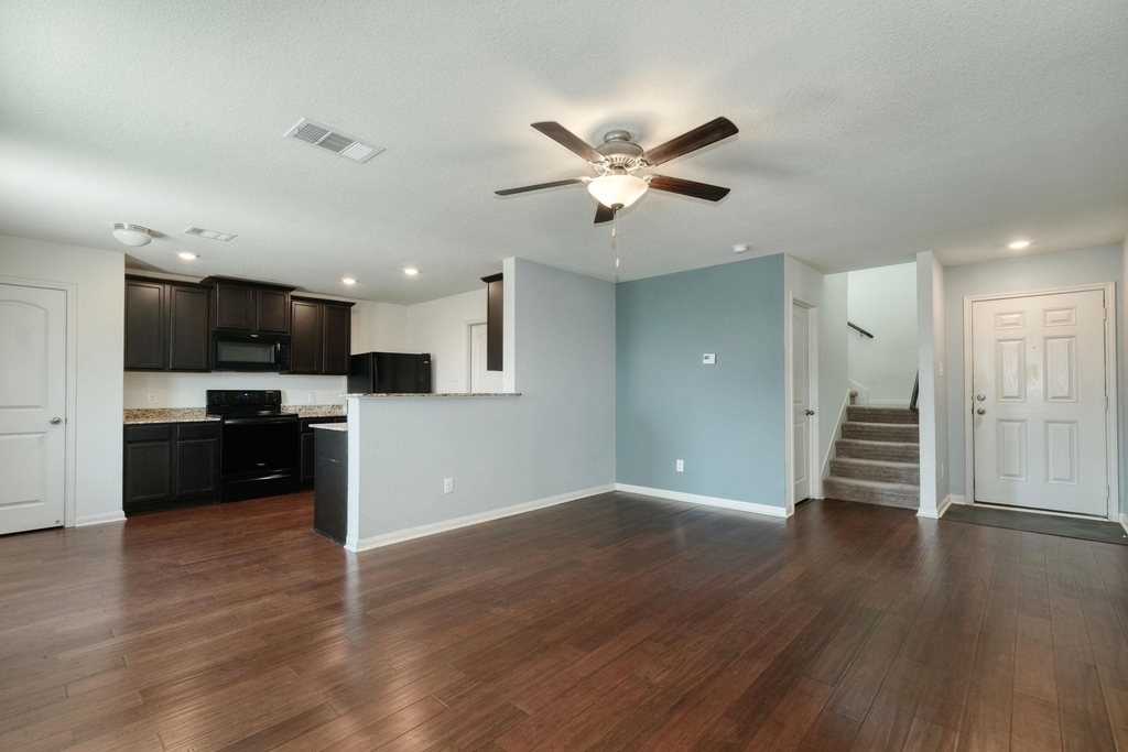 5033 Cressler Ln - Photo 2