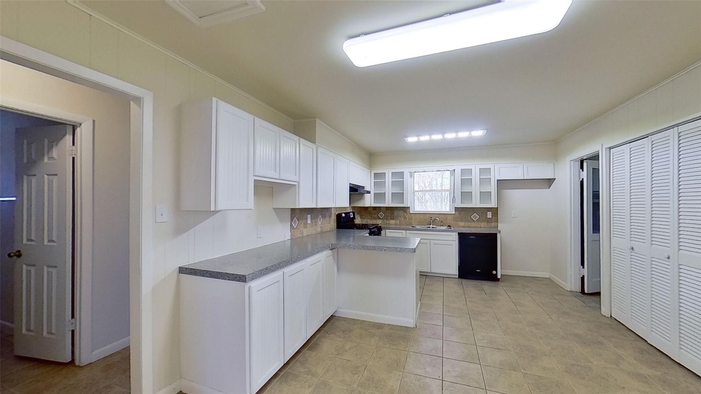 205 E 2nd St - Photo 2