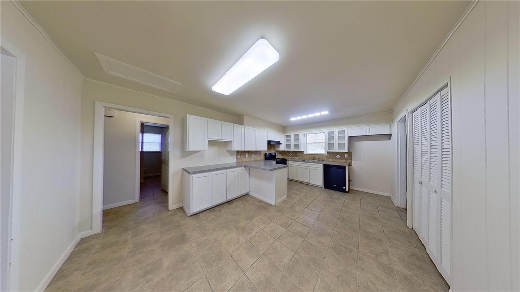205 E 2nd St - Photo 12
