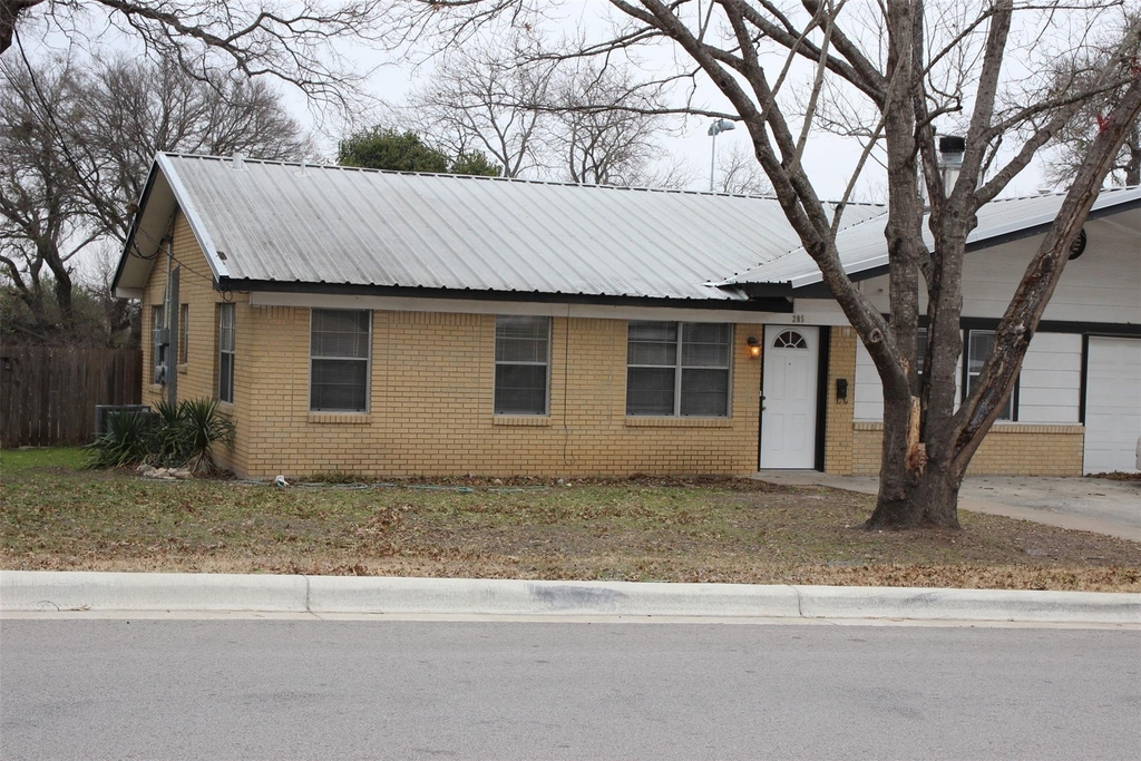 205 E 2nd St - Photo 1
