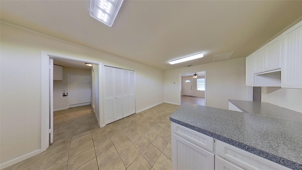 205 E 2nd St - Photo 15