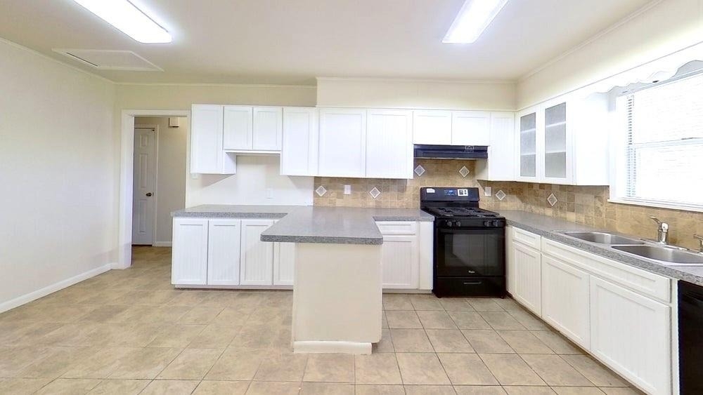 205 E 2nd St - Photo 19