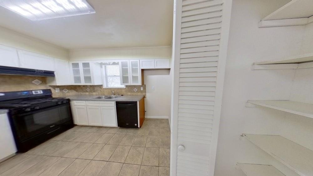 205 E 2nd St - Photo 17