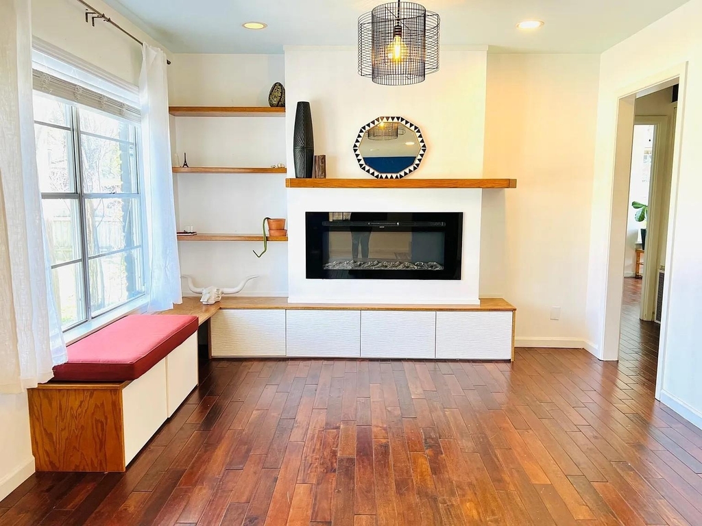 2203 N Plains Ave - Photo 2
