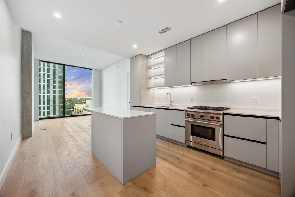 610 Davis St - Photo 0