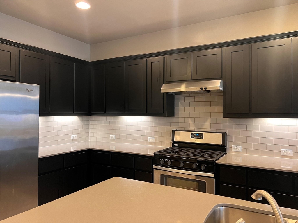 13800 Lyndhurst St - Photo 8