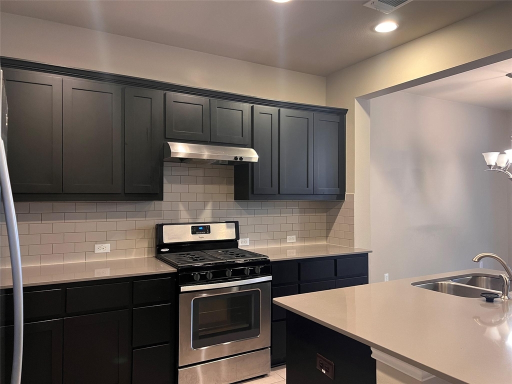 13800 Lyndhurst St - Photo 9