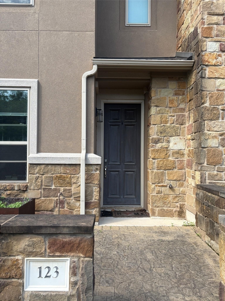 13800 Lyndhurst St - Photo 3