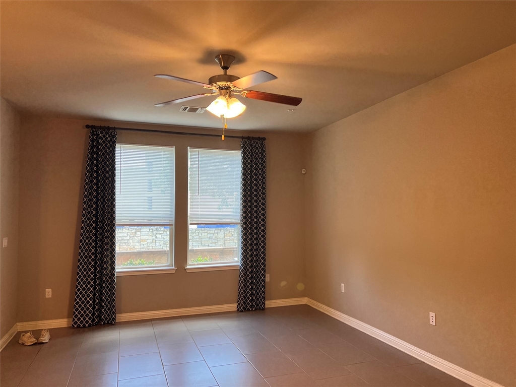 13800 Lyndhurst St - Photo 6