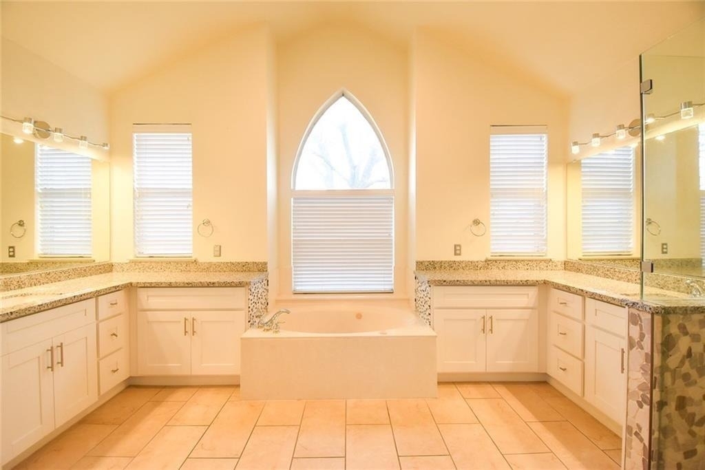 2101 Smoke Tree Trl - Photo 10