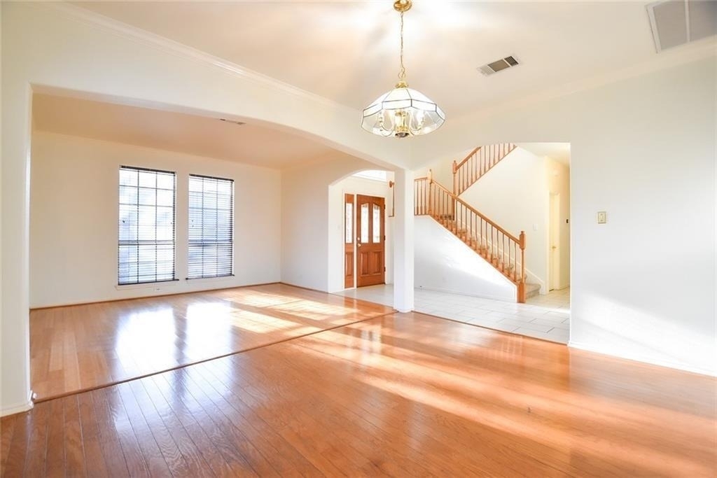 2101 Smoke Tree Trl - Photo 2