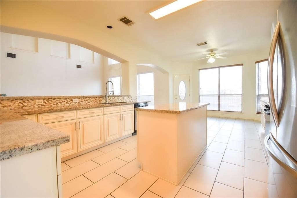 2101 Smoke Tree Trl - Photo 5