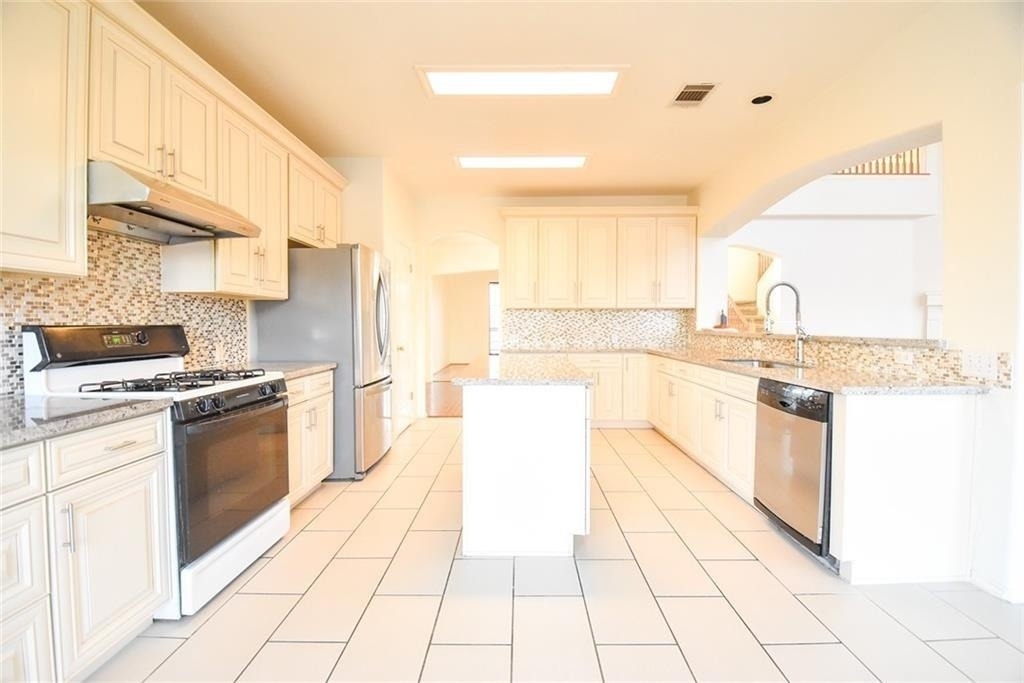 2101 Smoke Tree Trl - Photo 6