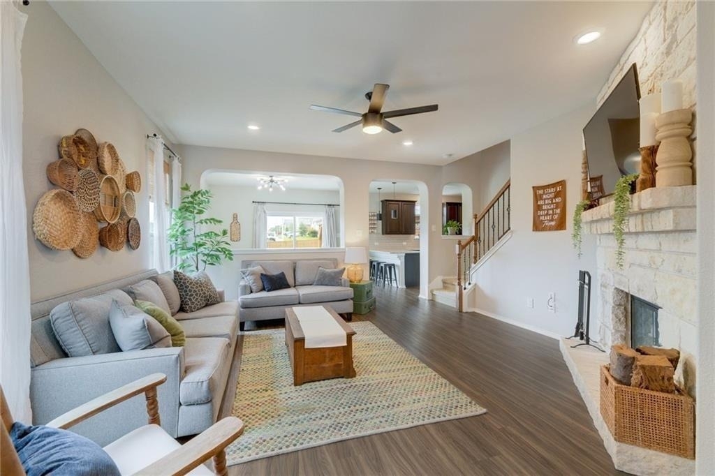 205 Tordesillas Dr - Photo 2