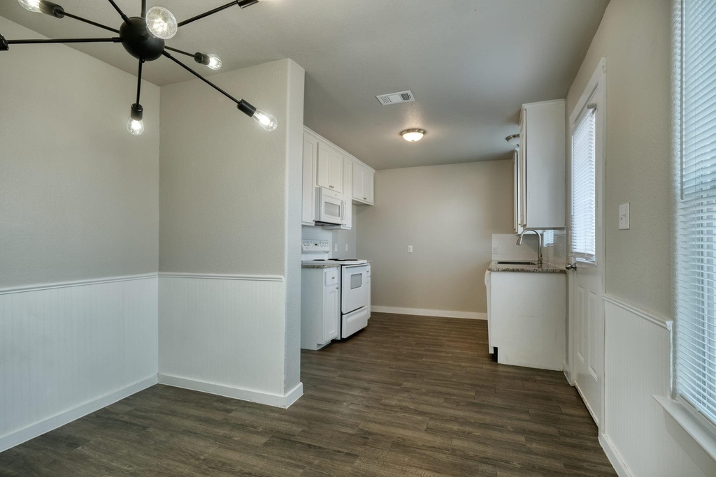 520 W Fm 243 - Photo 4