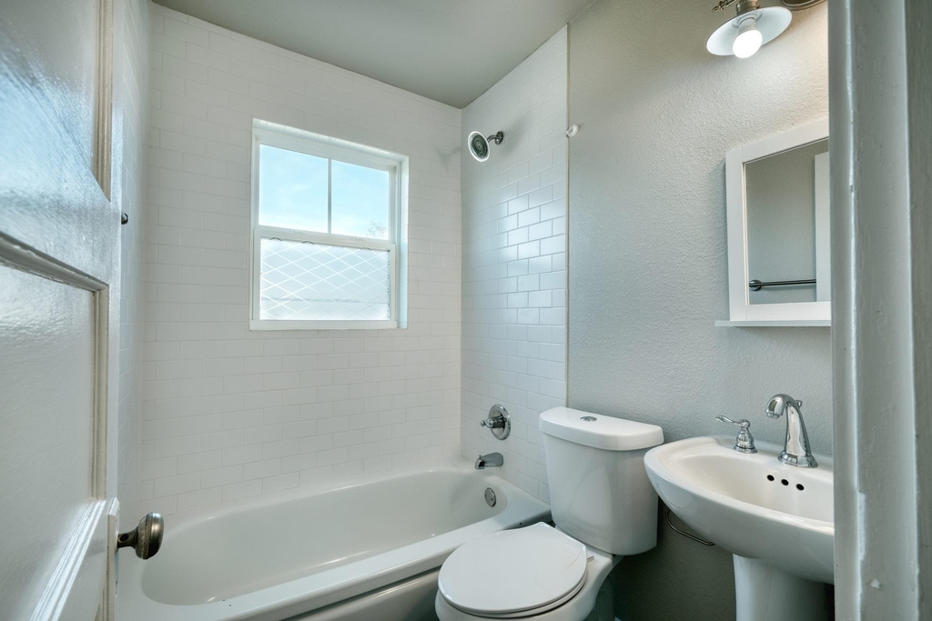 520 W Fm 243 - Photo 9