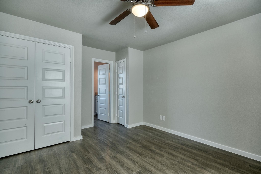 520 W Fm 243 - Photo 5