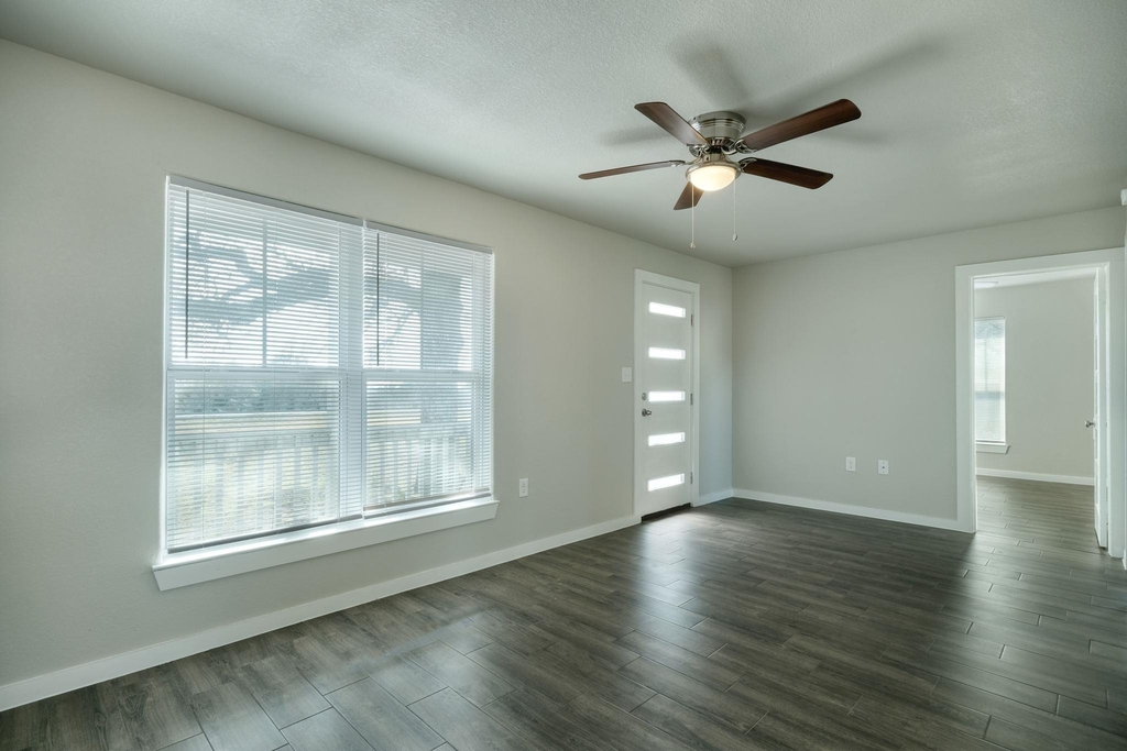 520 W Fm 243 - Photo 1