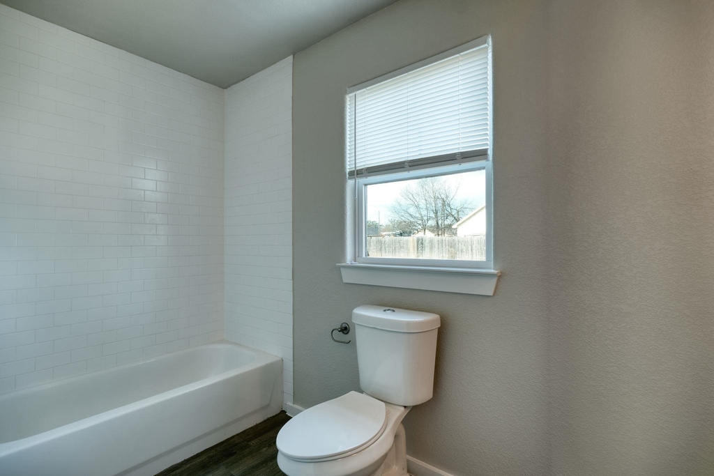 520 W Fm 243 - Photo 7