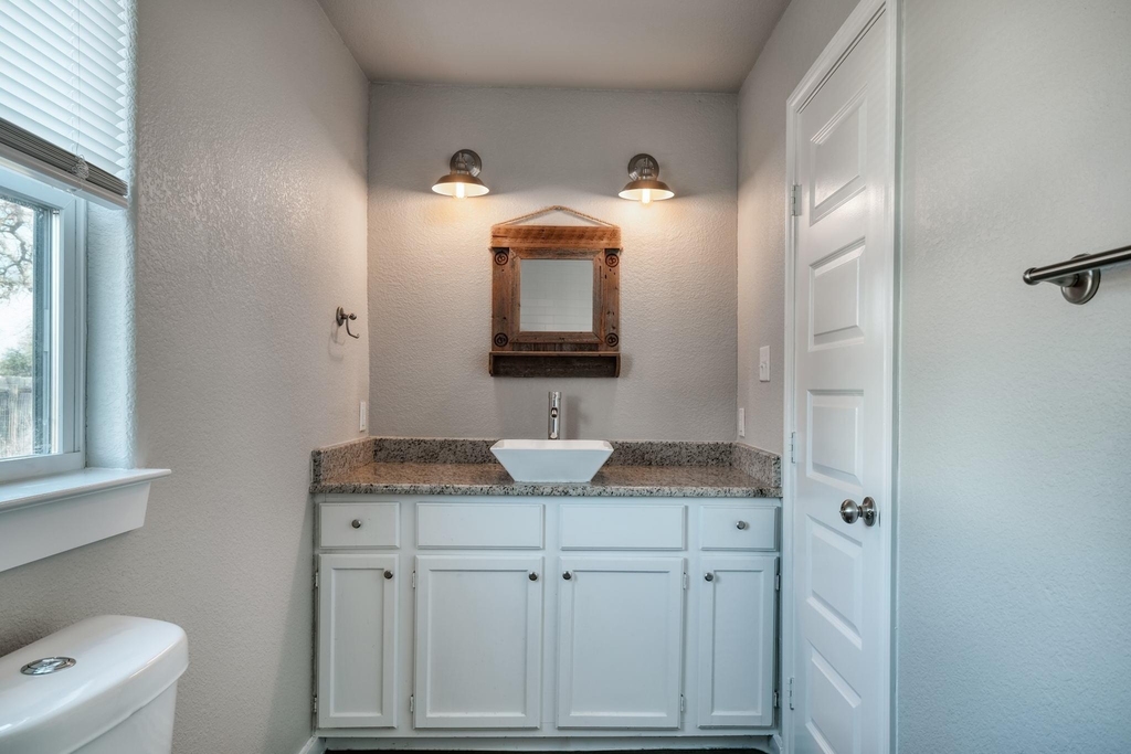 520 W Fm 243 - Photo 6