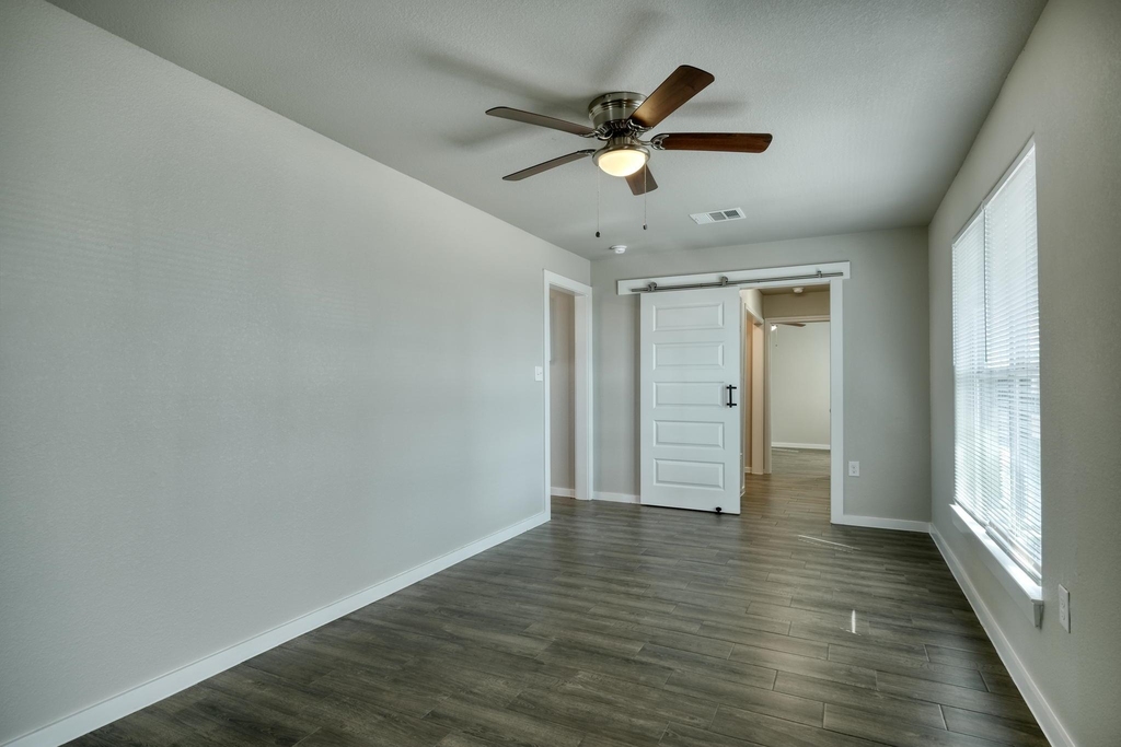 520 W Fm 243 - Photo 2