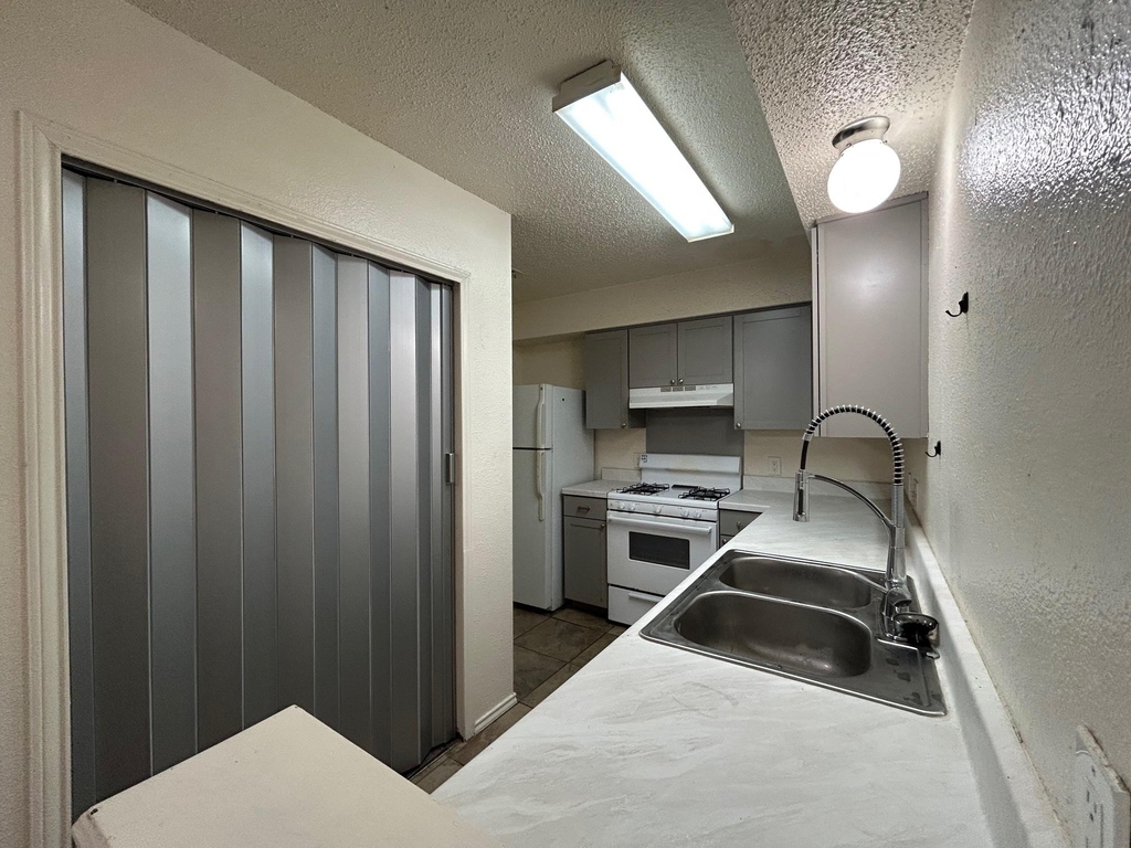 5927 Kevin Kelly Pl - Photo 4