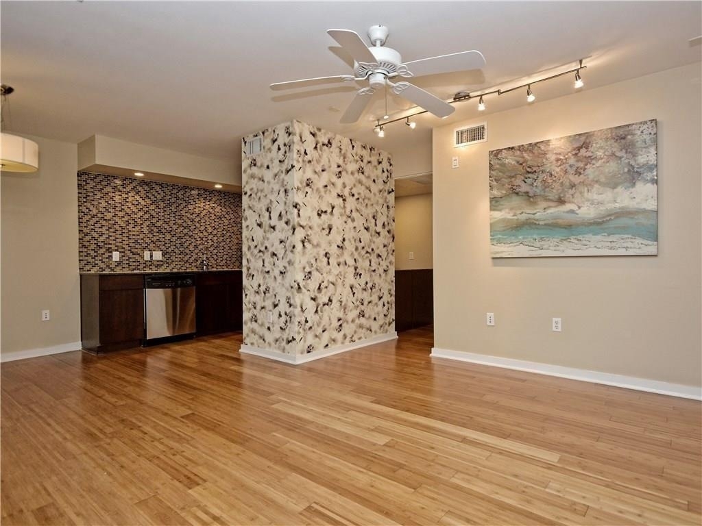 2200 Dickson Dr - Photo 2