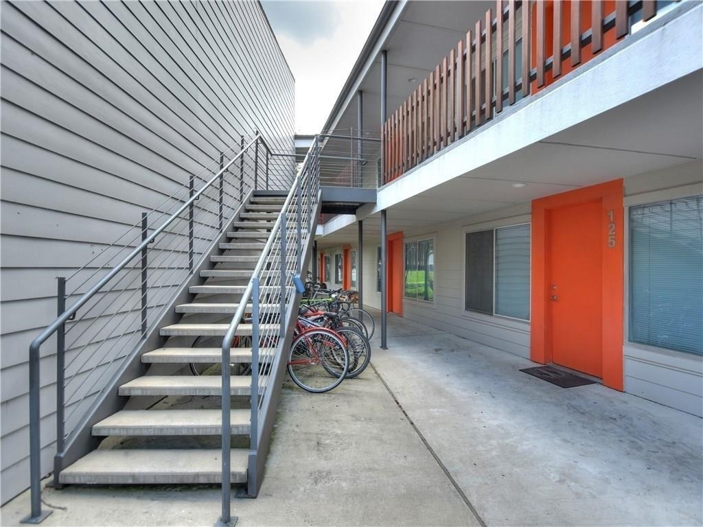 2200 Dickson Dr - Photo 19