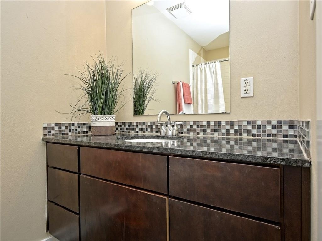 2200 Dickson Dr - Photo 10