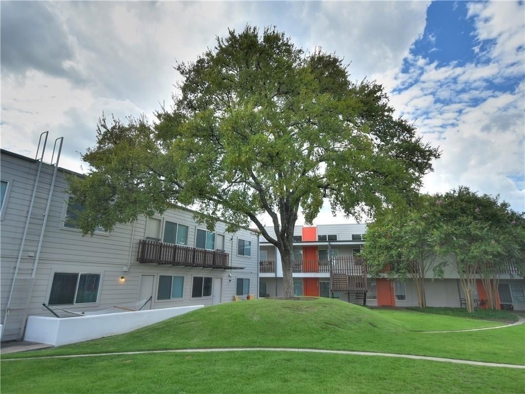 2200 Dickson Dr - Photo 14