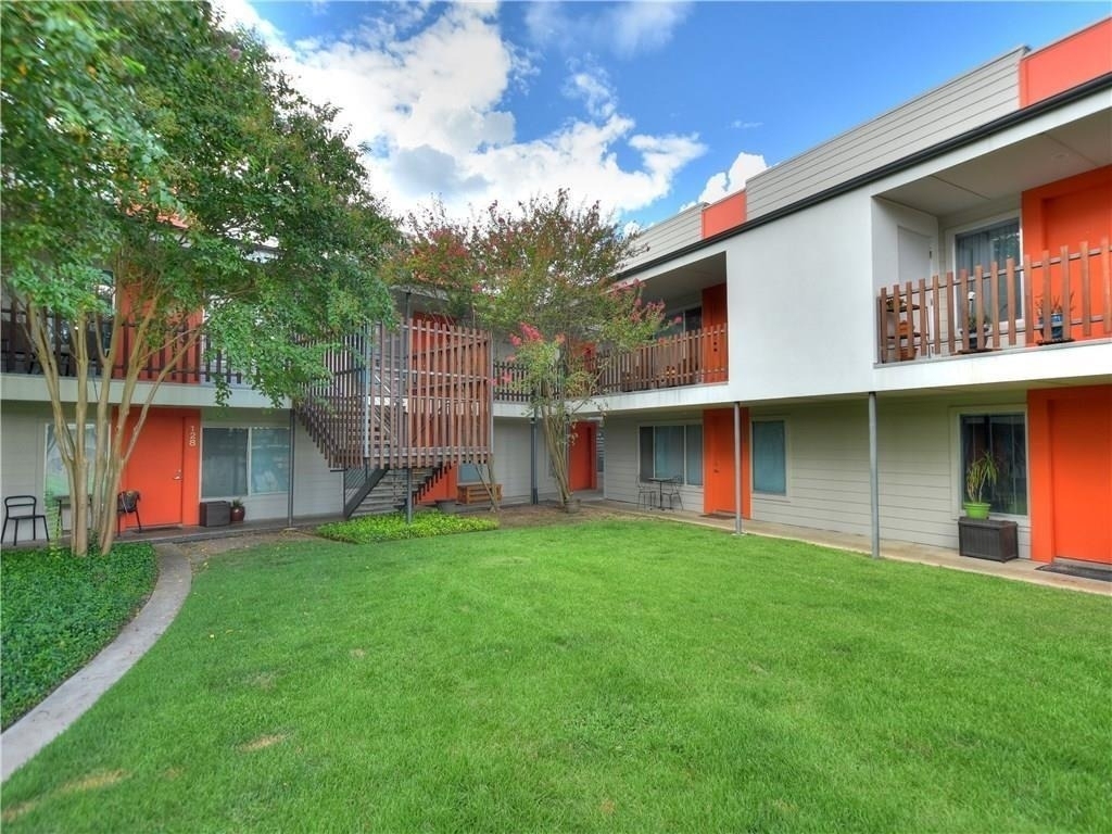 2200 Dickson Dr - Photo 17