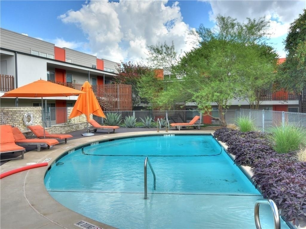 2200 Dickson Dr - Photo 18