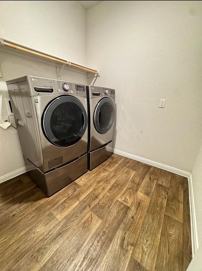 204 Brooklyn Dr - Photo 2