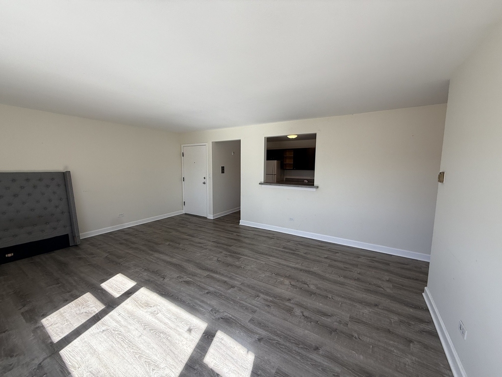 1039 College Avenue - Photo 3