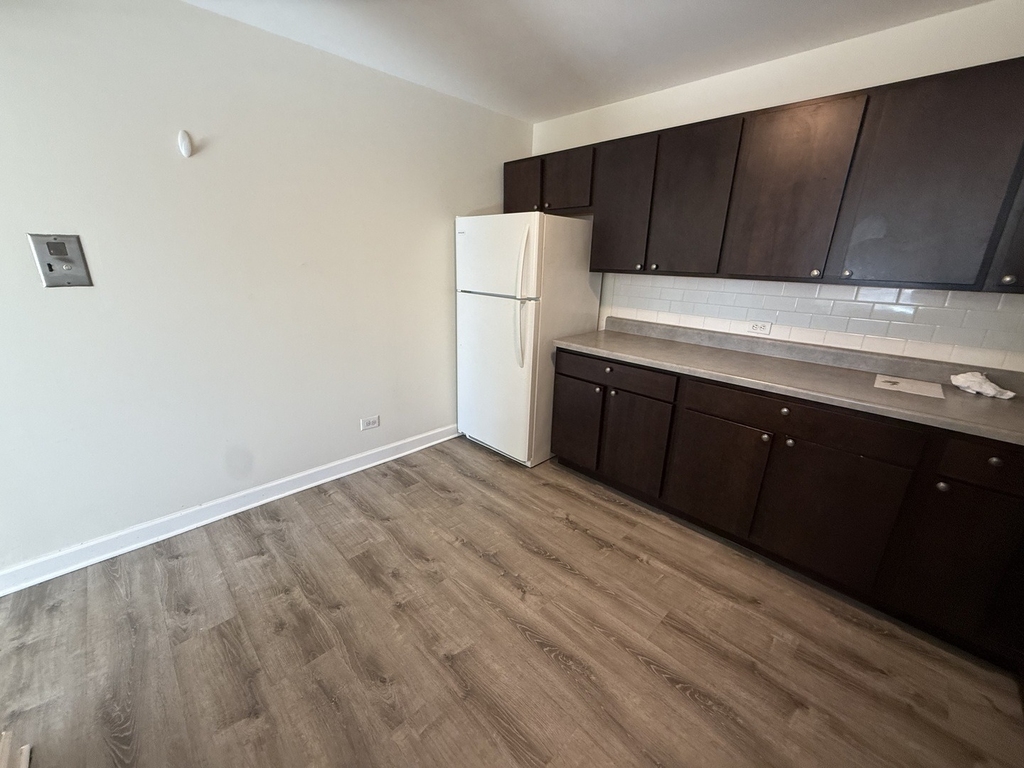 1039 College Avenue - Photo 8