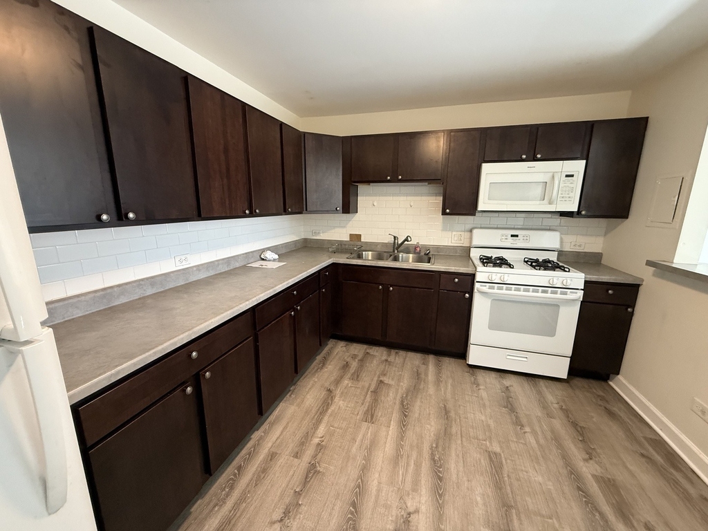 1039 College Avenue - Photo 7