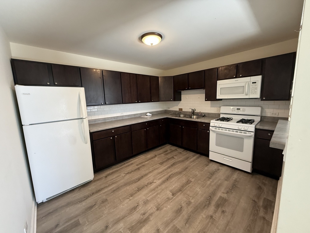 1039 College Avenue - Photo 5