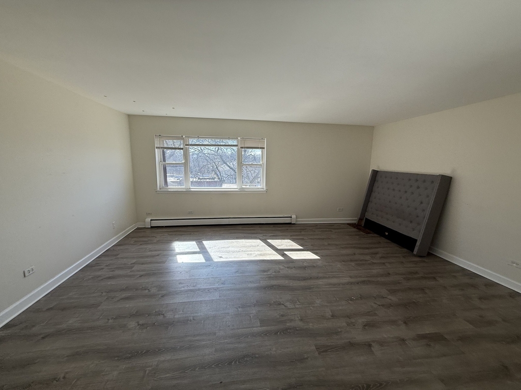 1039 College Avenue - Photo 4