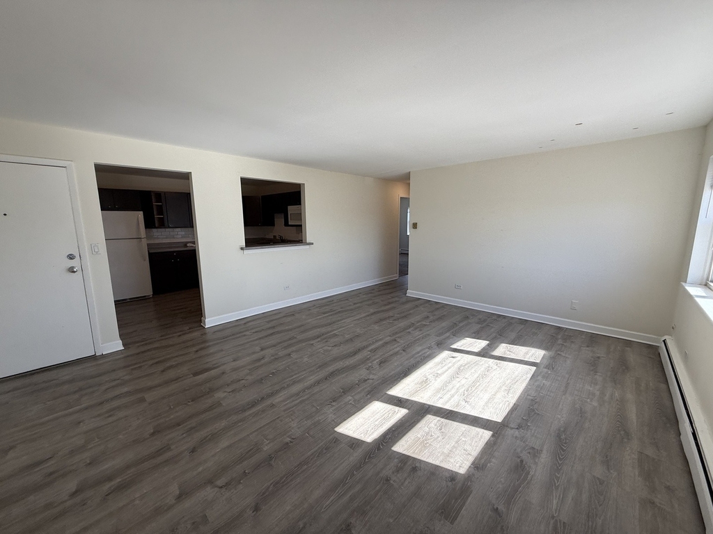 1039 College Avenue - Photo 2