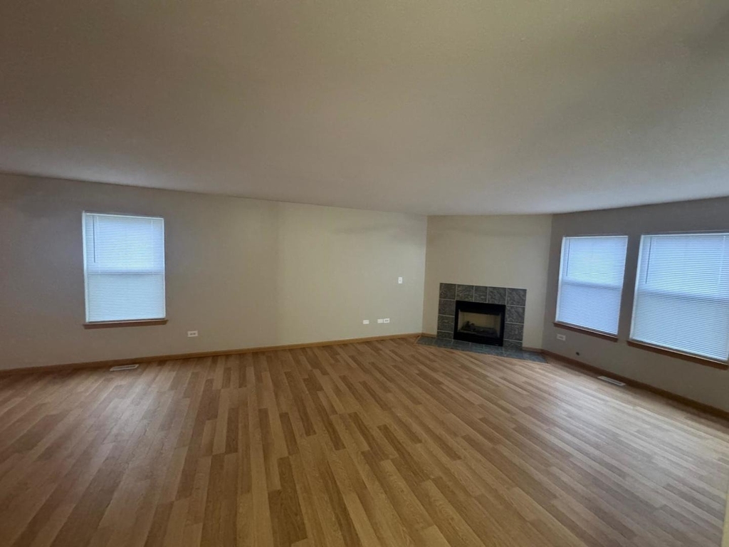 655 Winston Drive - Photo 3