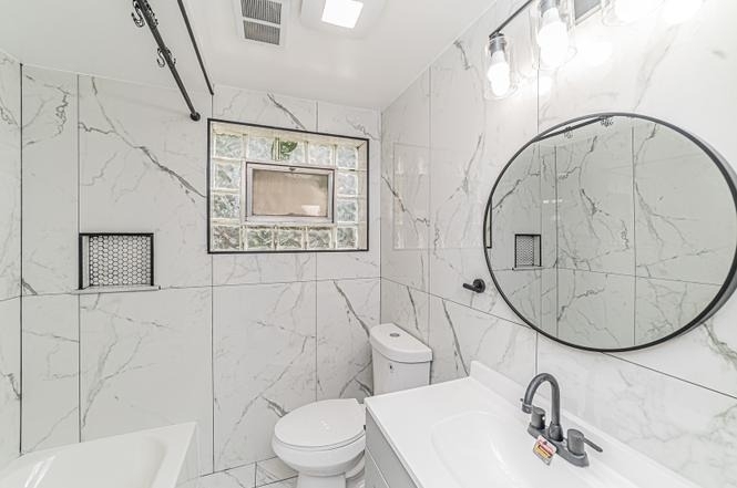 7530 N Oakley Avenue - Photo 4