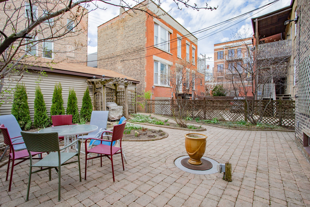 622 W Briar Place - Photo 17