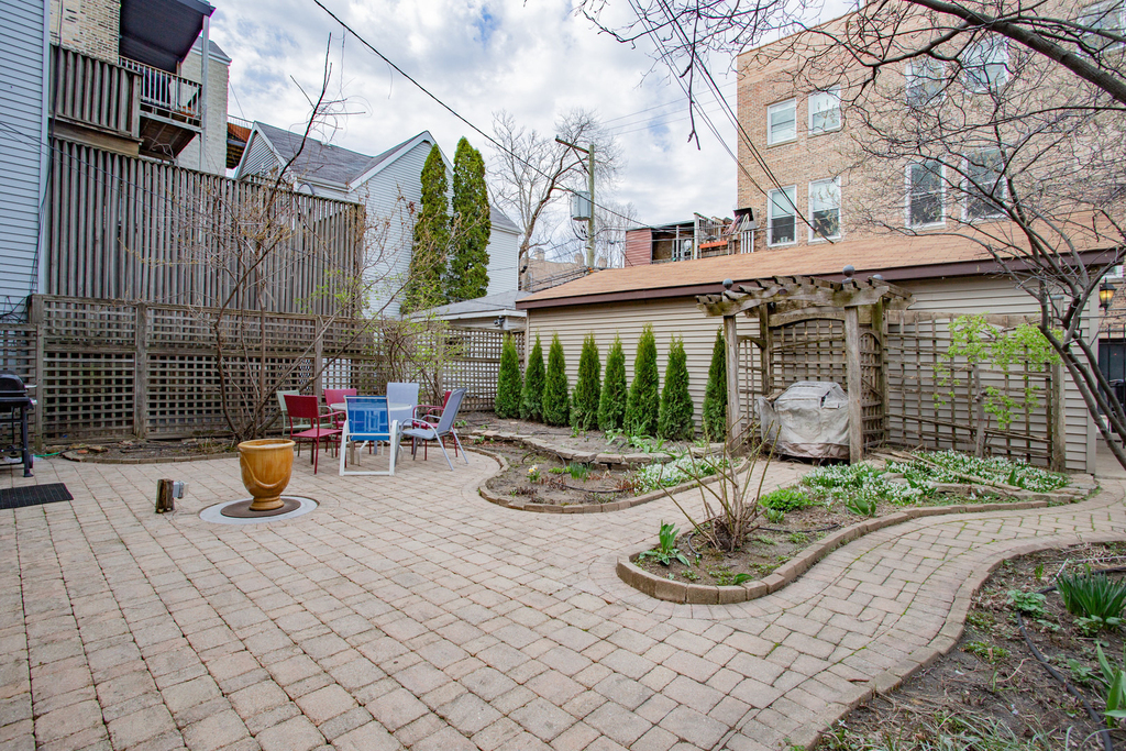 622 W Briar Place - Photo 16